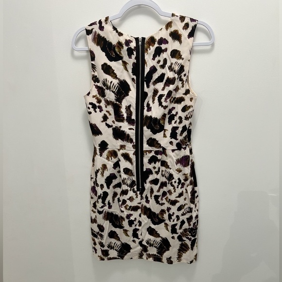 TOP SHOP | Pleat Front Printed Mini Dress - Picture 3 of 4